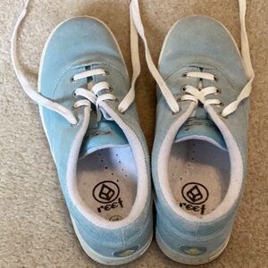 Vintage blue suede Reef sneakers!